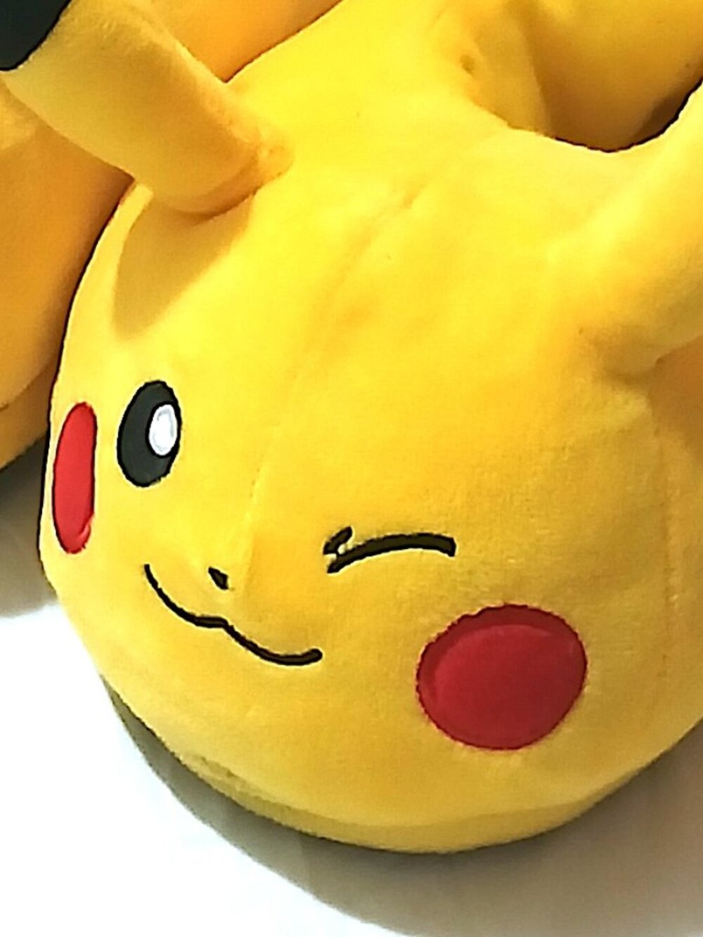 Pokemon Pikachu Plush Slippers Yellow Winking Face Kids Size 2/3 Non Slip